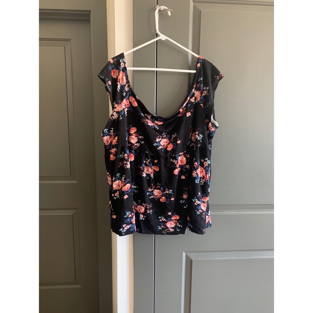 Torrid - Off the Shoulder Floral Top - Size 5